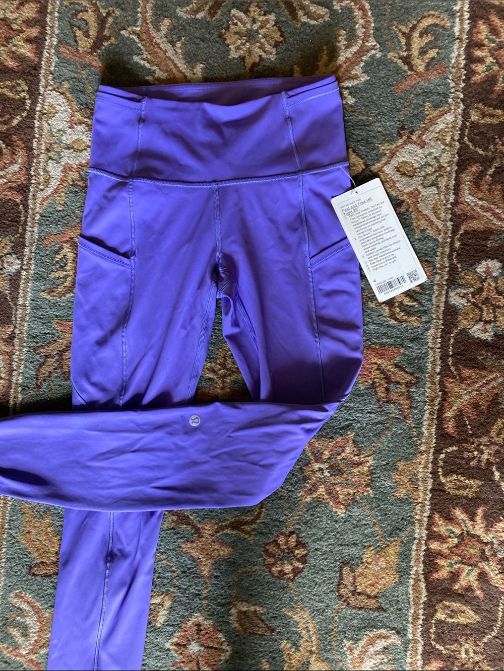 NWT Lululemon, fast and free tight size 4